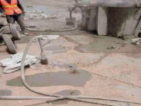 武乡水泥混凝土路面板底注浆技术 路面脱空注浆整治方案