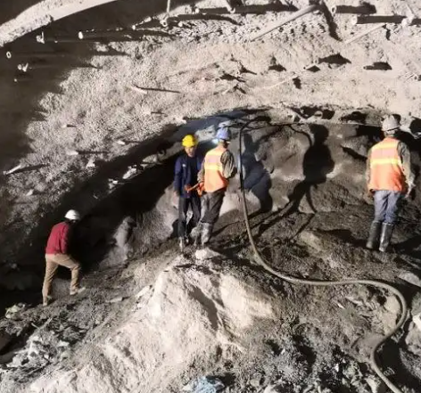 武乡拱顶带模注浆料的施工流程及注意事项